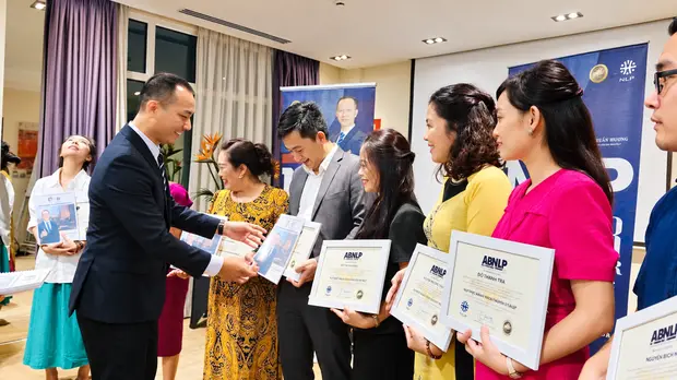 NLP 100 ngày: Trở thành Coach